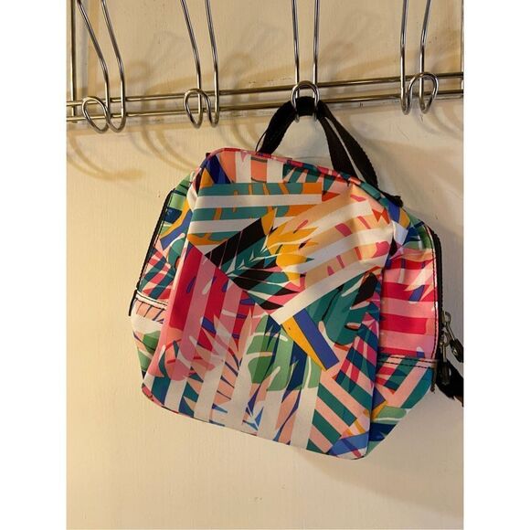 Kipling zipper lunchbox flowers $44 Lyla Leaves - Picture 1 of 6